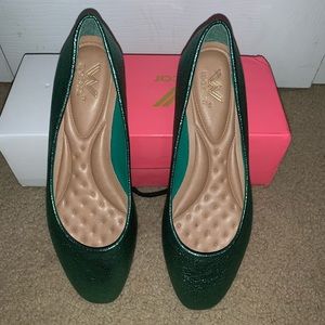 Women’s green flats